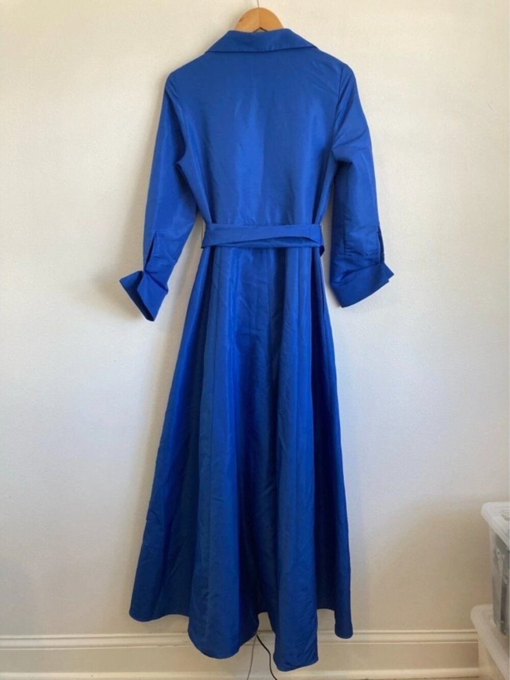 Bessie and Adam's long and loose dress - Picture 3 of 6